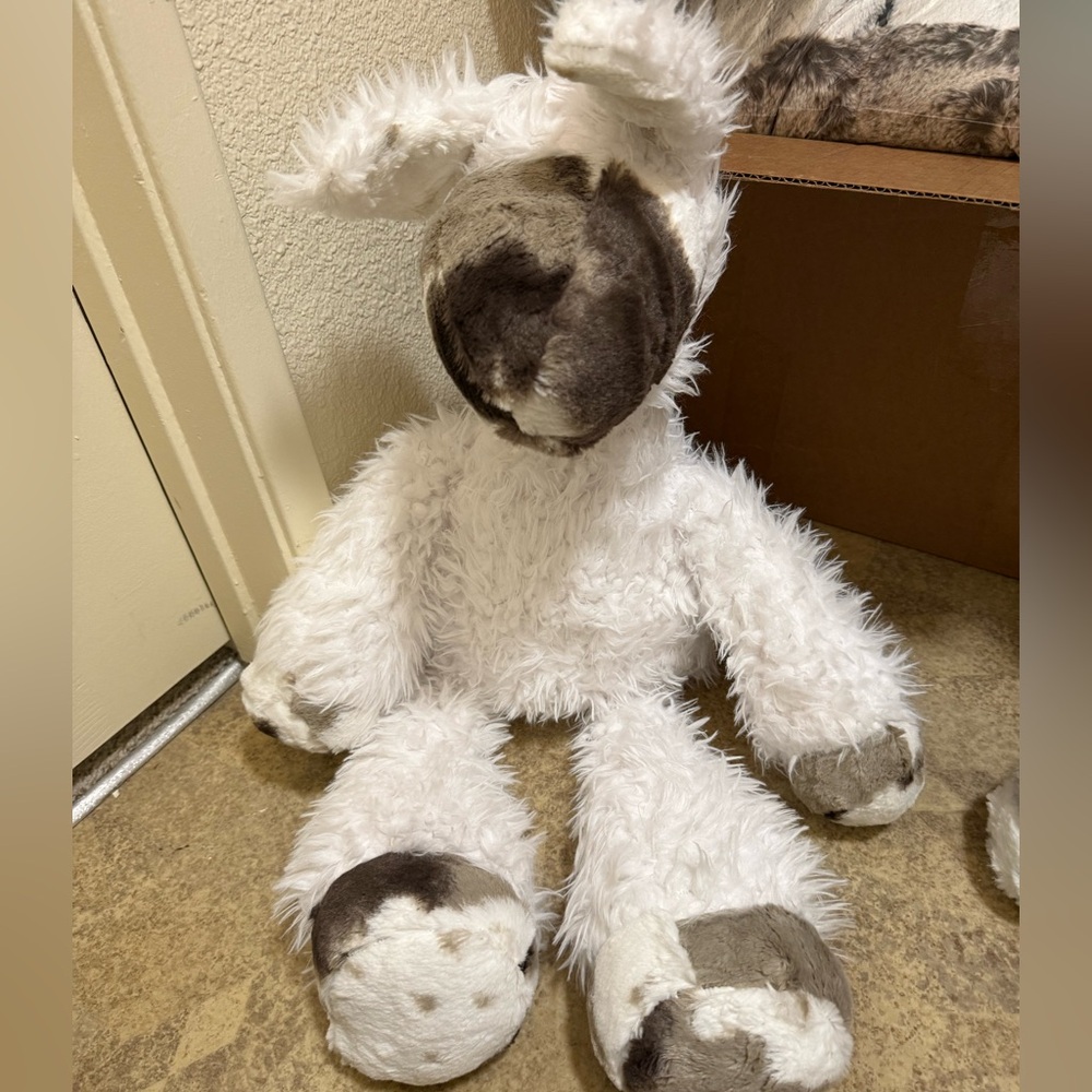 BRAND NEW STUFFED LLAMA THH